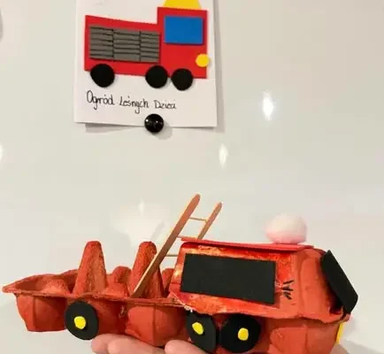 Leśne Przedszkole z wizytą w remizie OSP — mali strażacy w akcji