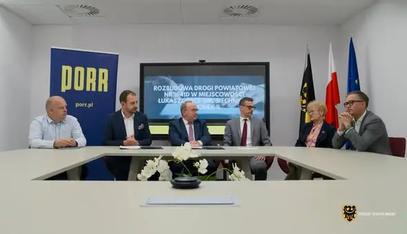 Powiat Wrocławski rozbuduje drogę w Łukaszowicach – umowa podpisana