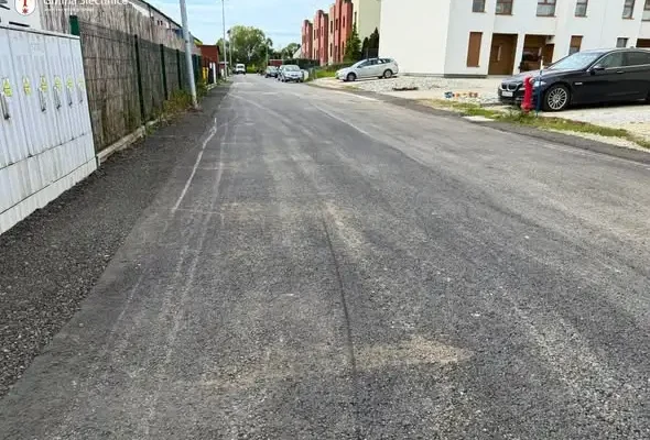 Ulica Miła w Świętej Katarzynie z nową nawierzchnią asfaltową