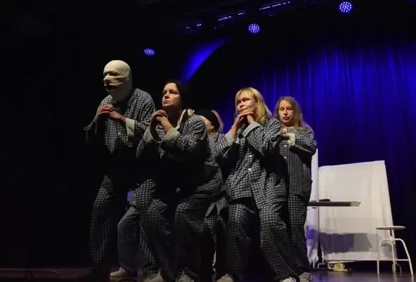 Prapremiera „Folwarku zwierzęcego” w Żórawinie – Theatrum EST zachwyciło publiczność