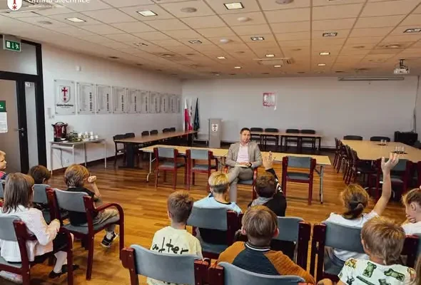 Siechnice: Wiceburmistrz czytał dzieciom w ramach Ogólnopolskiej Akcji Głośnego Czytania