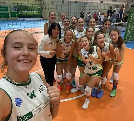 Siatkarki z SP 97 Wrocław z przytupem rozpoczęły ligę młodziczek