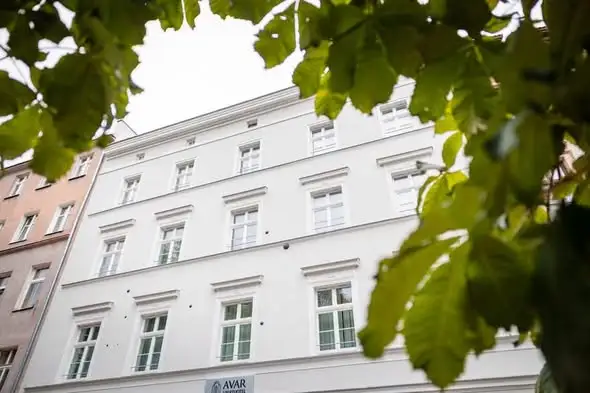 Kule armatnie w murze kamienicy przy Włodkowica 25 – ślad oblężenia Wrocławia z 1807 roku