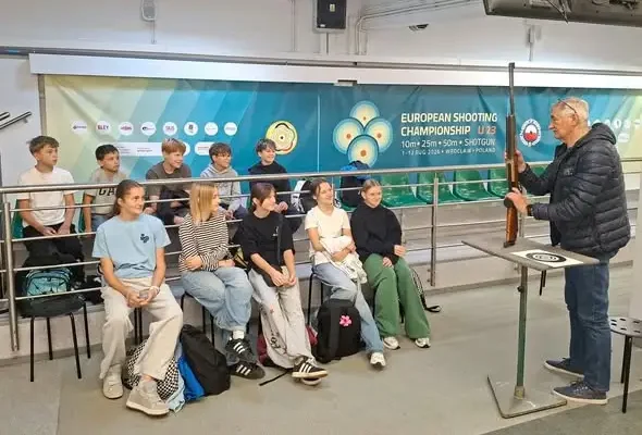 Uczniowie SP 81 na zawodach strzeleckich SZS Dolny Śląsk