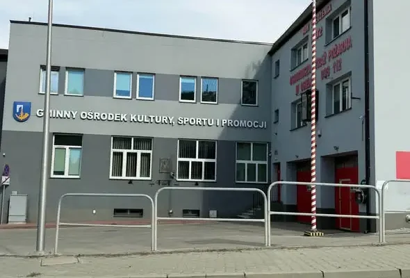 Nowy podświetlany napis na budynku GOKSiP w Jordanowie