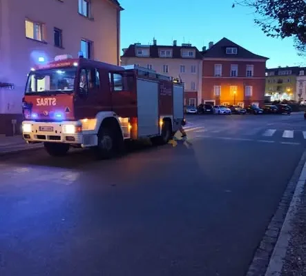 Trzy interwencje strażaków z Sobótki: plama ropopochodna, wypadek i pomoc policji