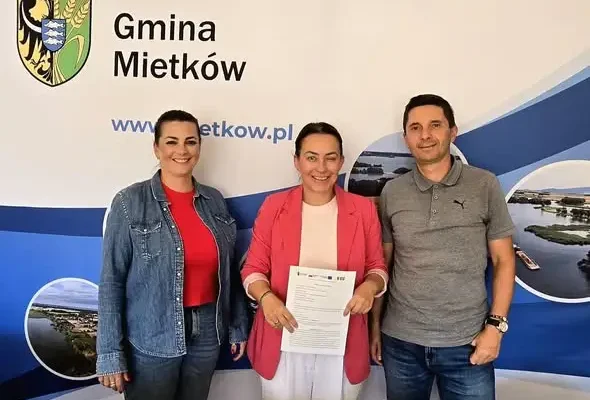 Mietków: umowa na modernizację energetyczną szkoły i przedszkola podpisana