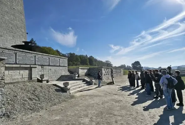 Uczniowie z Siechnic odwiedzili Miejsce Pamięci Gross-Rosen