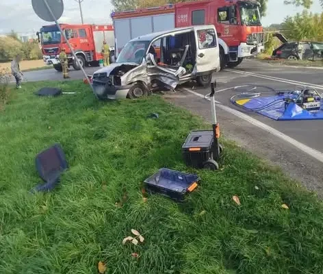 Dwa wypadki na drogach powiatu wrocławskiego — jedna osoba trafiła do szpitala śmigłowcem