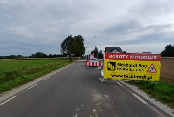 Rozbudowa drogi powiatowej nr 1909D w Tokarach – prace nabierają tempa