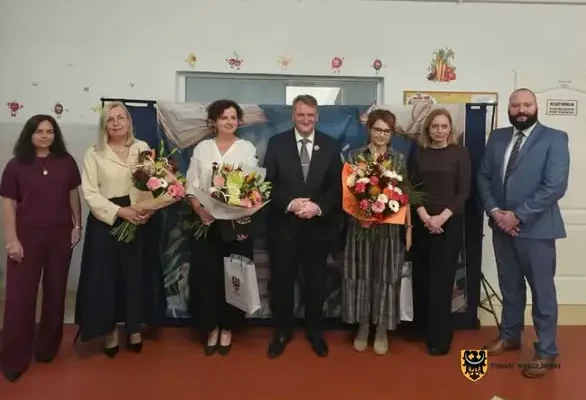 Dzień Edukacji Narodowej w placówkach Powiatu Wrocławskiego – podziękowania i nagrody dla nauczycieli