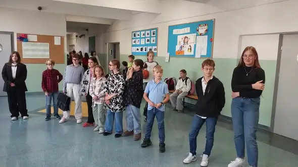 Dzień Edukacji Narodowej w SP 81: uczniowie przebrali się za nauczycieli