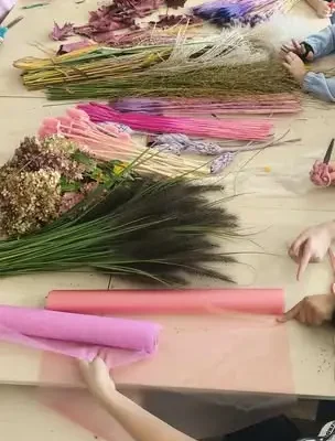 Warsztaty florystyczne w klasach 1M i 3M – kreatywność z darów natury