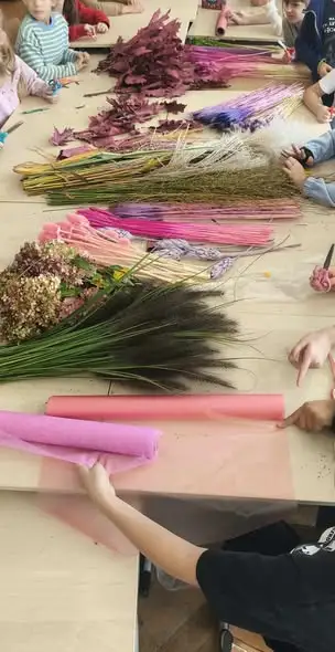 Warsztaty florystyczne w klasach 1M i 3M – kreatywność z darów natury