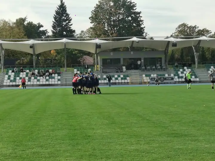 Polonia Świdnica przegrywa z Siechnicami 4:6 – passa bez porażki przerwana
