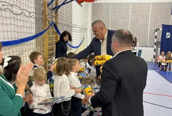 Pasowanie na pierwszoklasistów w gminie Długołęka – wyjątkowe chwile w Szczodrem, Brzeziej Łące i Siedlcu