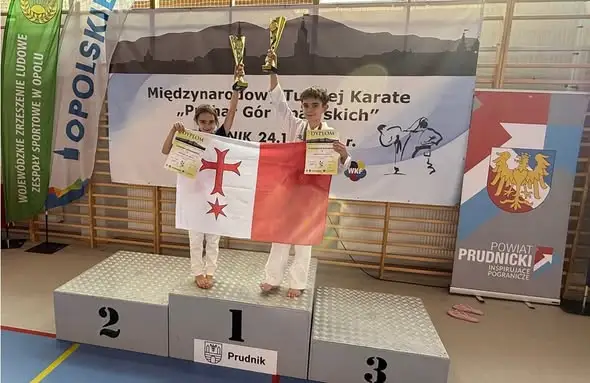 Rodzeństwo z Siechnic zdominowało Puchar Gór Opawskich w karate