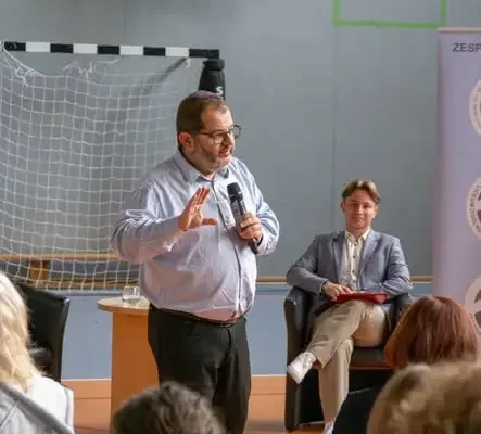 Prof. Tomasz Grzyb o manipulacji w sieci – spotkanie w szkole