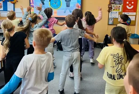 Dzieci ze świetlicy uczą się przez ruch w projekcie „Edukacja w ruchu”