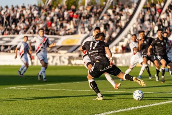 Derby dla KP, ale Piast Kobierzyce pokazał charakter — 1:4 mimo przewagi