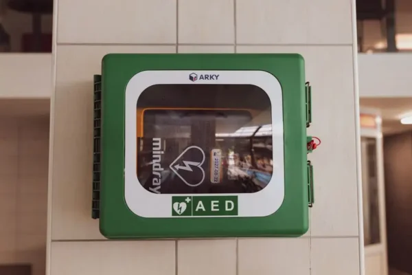 Nowe defibrylatory AED w gminie Żórawina – szkolenie dla mieszkańców 17 października